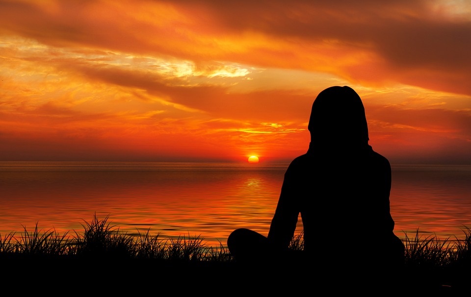 Jste ve stresu a neustále nestíháte? Začněte meditovat.