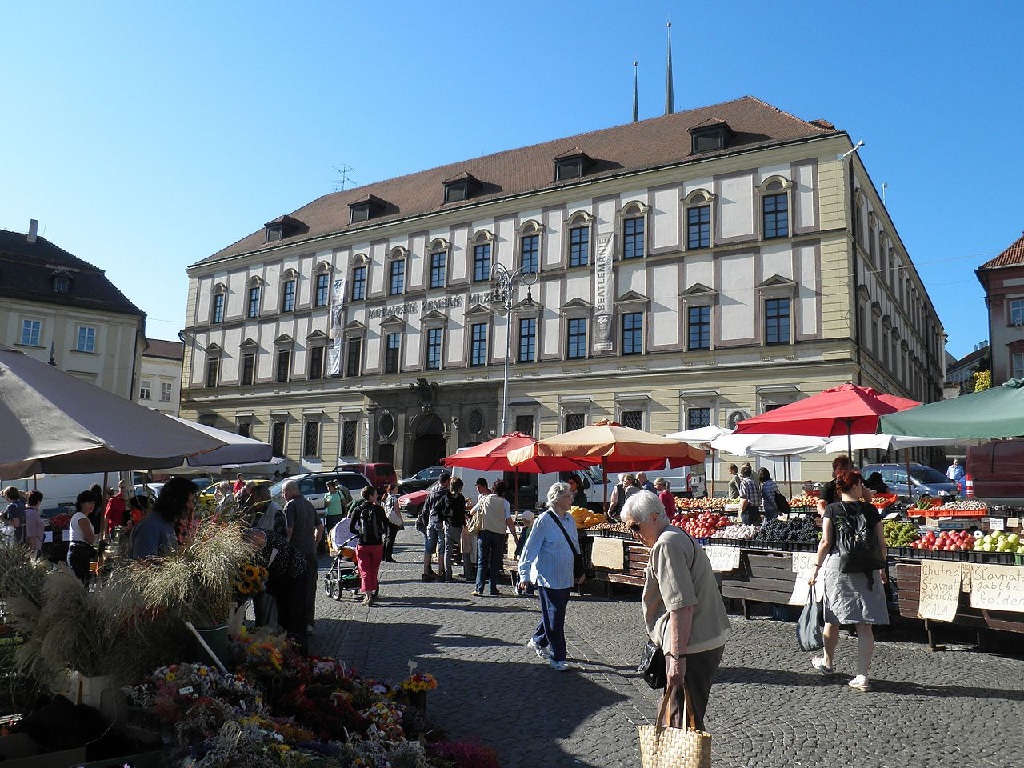 Vyhlášený Zelný trh v Brně zeje prázdnotou. EET likviduje živnostníky.