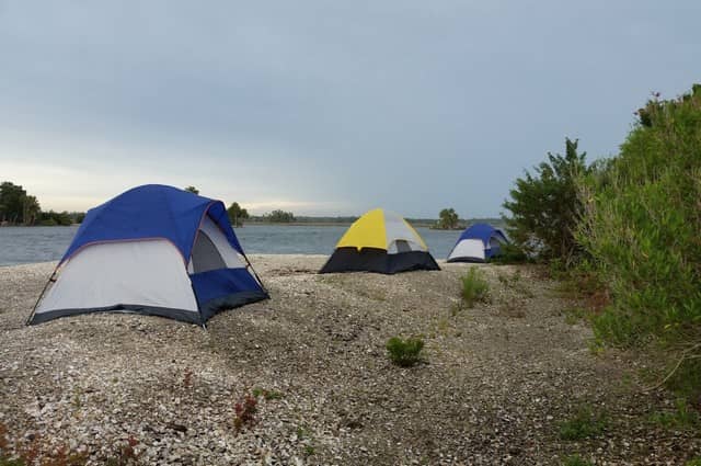tent_camping_beach_c_dg1KL