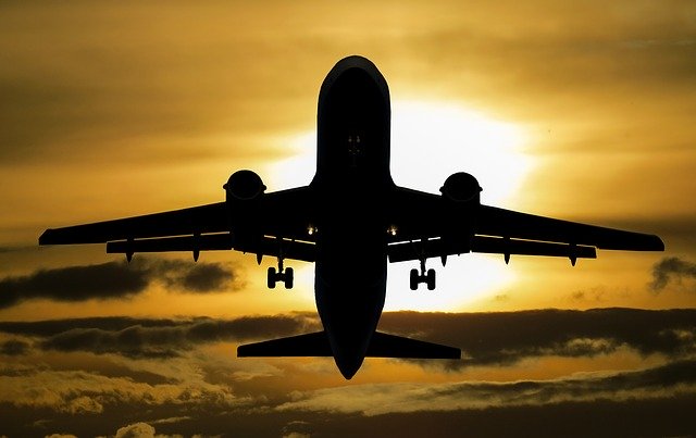 Zájem o leteckou dopravu klesl o několik desítek procent