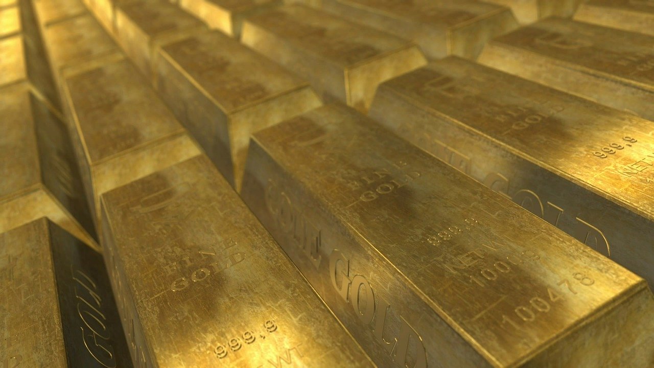 Bankéři ČNB nákupem předraženého zlata ukazují, jak moc věří propadu ekonomiky